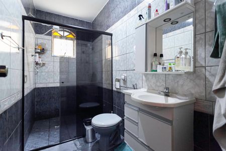 Casa à venda com 236m², 4 quartos e 2 vagasBanheiro social 