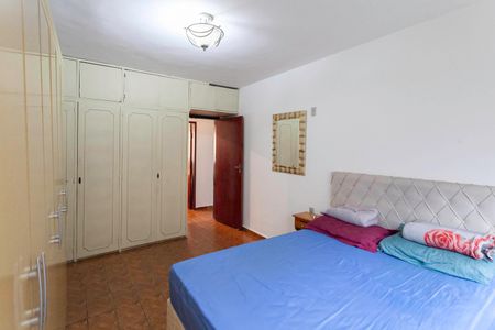 Casa à venda com 236m², 4 quartos e 2 vagasQuarto 1