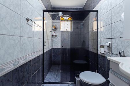 Casa à venda com 236m², 4 quartos e 2 vagasBanheiro social 