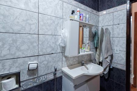 Casa à venda com 236m², 4 quartos e 2 vagasBanheiro social 