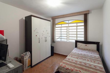 Casa à venda com 236m², 4 quartos e 2 vagasQuarto 2