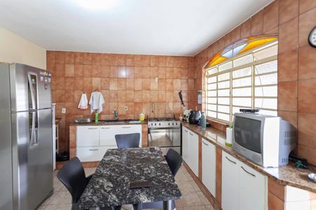 Casa à venda com 236m², 4 quartos e 2 vagasCozinha