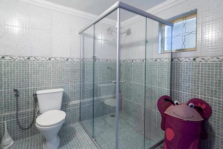 Casa à venda com 236m², 4 quartos e 2 vagasBanheiro da suíte