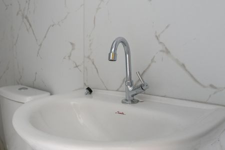 Banheiro de kitnet/studio para alugar com 1 quarto, 31m² em Jardim Clementino, Taboão da Serra