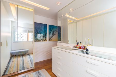 Apartamento à venda com 205m², 3 quartos e 4 vagasQuarto - Closet