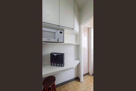 Cozinha e Área de Serviço de apartamento para alugar com 1 quarto, 69m² em Lourdes, Belo Horizonte