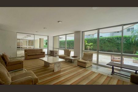 Apartamento à venda com 216m², 3 quartos e 2 vagas Apartamento à venda com 216m², 3 quartos e 2 vagasCoworking