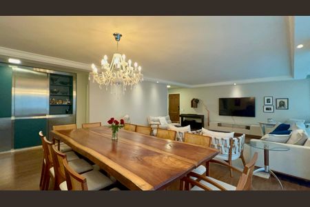 Apartamento à venda com 216m², 3 quartos e 2 vagas Apartamento à venda com 216m², 3 quartos e 2 vagasSala de Jantar