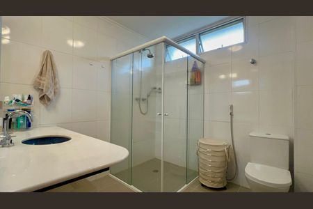Apartamento à venda com 216m², 3 quartos e 2 vagas Apartamento à venda com 216m², 3 quartos e 2 vagasBanheiro da Suíte