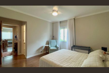 Apartamento à venda com 216m², 3 quartos e 2 vagas Apartamento à venda com 216m², 3 quartos e 2 vagasSuite