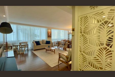 Entrada de apartamento à venda com 3 quartos, 216m² em Jardim Paulista, São Paulo