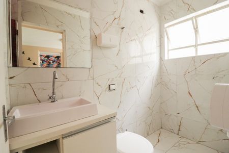 Casa à venda com 170m², 4 quartos e 2 vagas Casa à venda com 170m², 4 quartos e 2 vagasBanheiro do Escritório