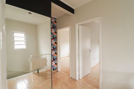 Casa à venda com 170m², 4 quartos e 2 vagas Casa à venda com 170m², 4 quartos e 2 vagasEscada