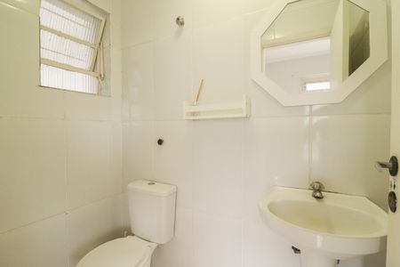 Casa à venda com 170m², 4 quartos e 2 vagas Casa à venda com 170m², 4 quartos e 2 vagasLavabo