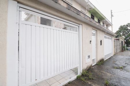 Casa à venda com 170m², 4 quartos e 2 vagas Casa à venda com 170m², 4 quartos e 2 vagasFachada