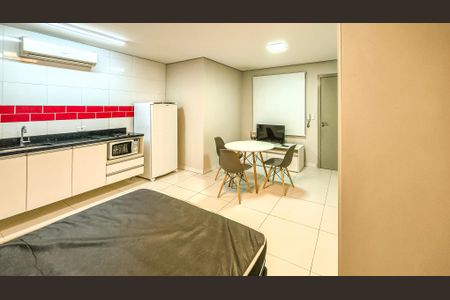 Quarto/Cozinha de kitnet/studio para alugar com 1 quarto, 24m² em Socorro, São Paulo