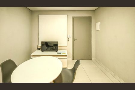 Sala de kitnet/studio para alugar com 1 quarto, 24m² em Socorro, São Paulo