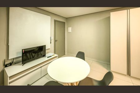 Sala de kitnet/studio para alugar com 1 quarto, 24m² em Socorro, São Paulo