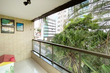 Apartamento à venda com 240m², 3 quartos e 3 vagas Apartamento à venda com 240m², 3 quartos e 3 vagasVaranda da Suíte 1