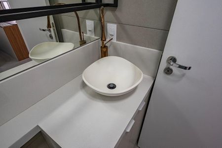 Banheiro de kitnet/studio para alugar com 1 quarto, 23m² em Pinheiros, São Paulo