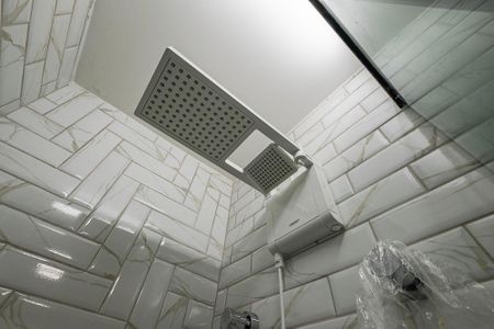 Banheiro de kitnet/studio para alugar com 1 quarto, 23m² em Pinheiros, São Paulo