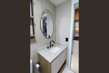 Banheiro de apartamento para alugar com 1 quarto, 30m² em Butantã, São Paulo