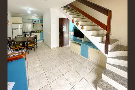 Casa de condomínio para alugar com 100m², 3 quartos e 2 vagasSala de TV