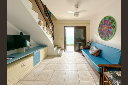 Casa de condomínio para alugar com 100m², 3 quartos e 2 vagasSala de TV