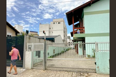 Casa de condomínio para alugar com 100m², 3 quartos e 2 vagasFachada