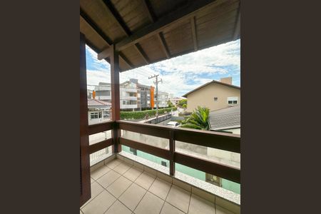 Casa de condomínio para alugar com 100m², 3 quartos e 2 vagasVaranda