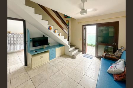 Casa de condomínio para alugar com 100m², 3 quartos e 2 vagasSala de TV