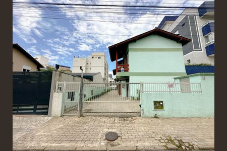 Casa de condomínio para alugar com 100m², 3 quartos e 2 vagasFachada