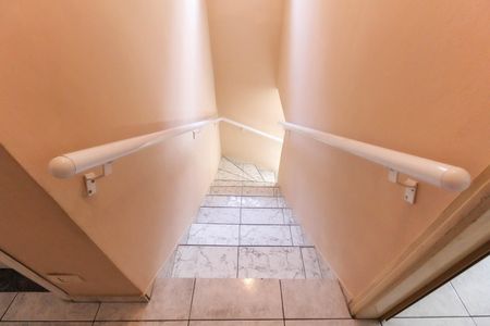 Casa para alugar com 142m², 3 quartos e sem vaga Casa para alugar com 142m², 3 quartos e sem vagaEscada