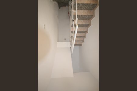 Casa para alugar com 90m², 2 quartos e 1 vagaEscada