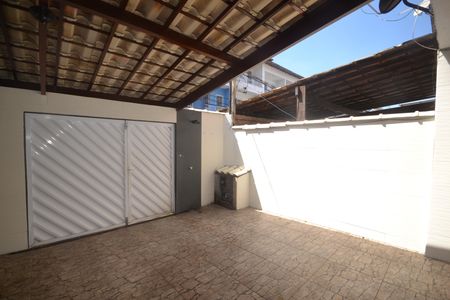 Casa para alugar com 90m², 2 quartos e 1 vagaQuintal
