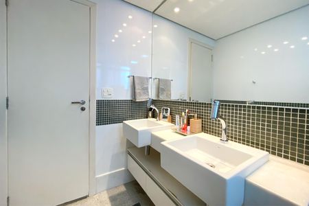 Apartamento à venda com 114m², 3 quartos e 2 vagasBanheiro da Suíte 1