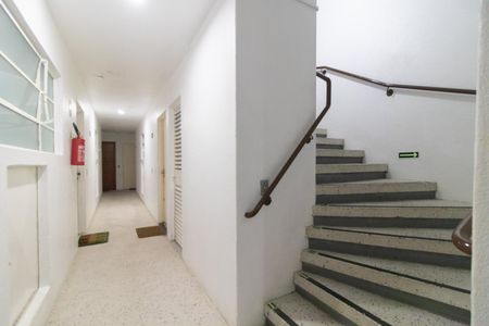 Apartamento à venda com 85m², 2 quartos e 1 vagaEscada