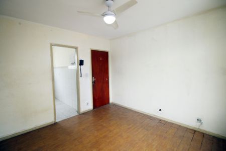 Sala de apartamento para alugar com 2 quartos, 50m² em Olaria, Rio de Janeiro