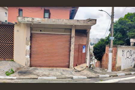 Casa à venda com 162m², 2 quartos e 2 vagas Casa à venda com 162m², 2 quartos e 2 vagasFachada