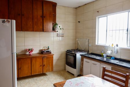 Casa à venda com 162m², 2 quartos e 2 vagas Casa à venda com 162m², 2 quartos e 2 vagasCozinha