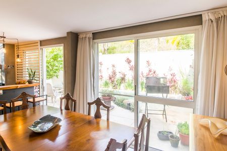 Casa de condomínio à venda com 210m², 3 quartos e 3 vagas Casa de condomínio à venda com 210m², 3 quartos e 3 vagasSala