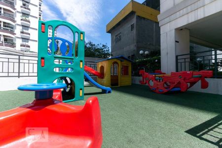 Apartamento à venda com 83m², 3 quartos e 2 vagasPlayground