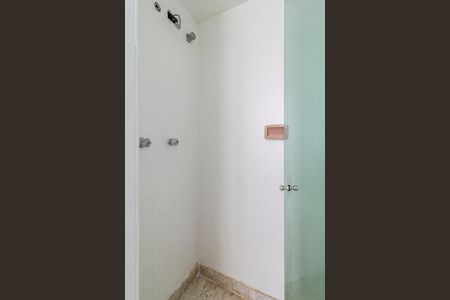 Apartamento à venda com 107m², 3 quartos e 1 vaga Apartamento à venda com 107m², 3 quartos e 1 vagaBanheiro da Suíte