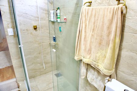 Casa à venda com 220m², 3 quartos e 3 vagasSuíte - Banheiro