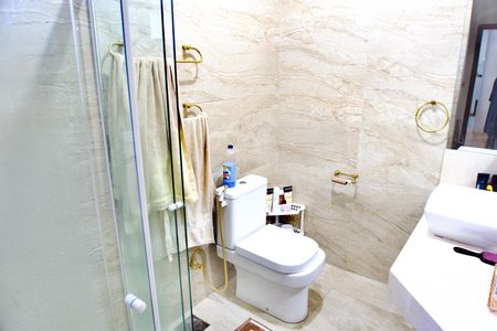 Casa à venda com 220m², 3 quartos e 3 vagasSuíte - Banheiro