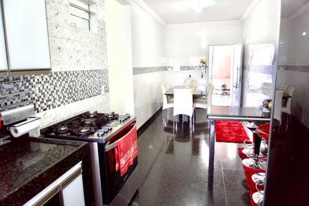 Casa à venda com 220m², 3 quartos e 3 vagasCozinha