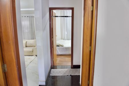 Casa à venda com 220m², 3 quartos e 3 vagasCorredor