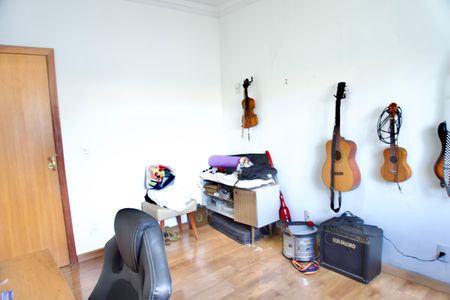 Casa à venda com 220m², 3 quartos e 3 vagasQuarto 2