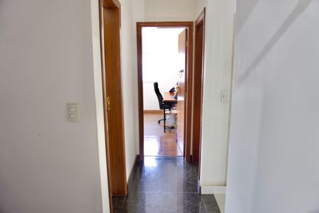 Casa à venda com 220m², 3 quartos e 3 vagasCorredor