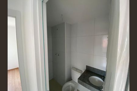 Banheiro de apartamento para alugar com 2 quartos, 50m² em Engenho de Dentro, Rio de Janeiro